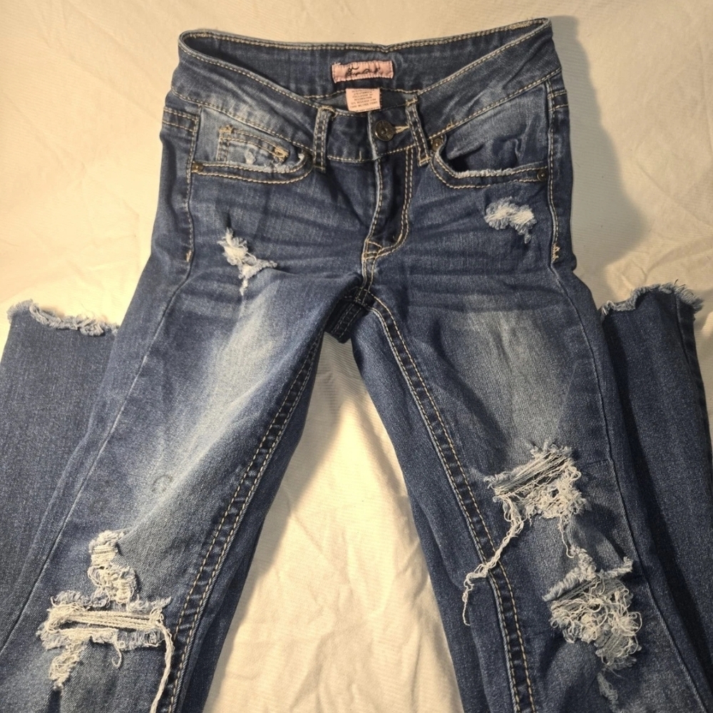 C10 - True Luck Women's Straight Leg Belle Bottoms Jeans Size 3/4